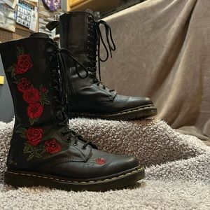 Dr. Martens Women's 14-Eye Vonda Boot. Size 9.